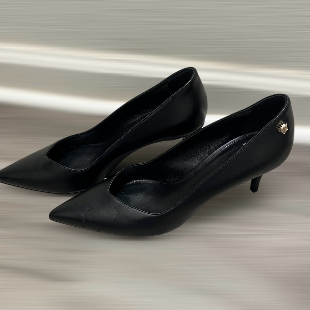Versace Medusa Insignia Leather Pumps Heels Women's Size 36 1/2